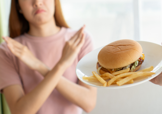 コレステロールを下げる食事とは？コレステロールが高くなる原因や予防法を解説